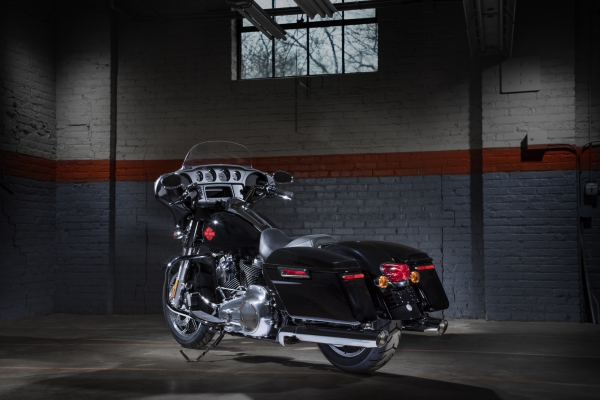 Новый минималистичный туринг Harley-Davidson Electra Glide Standard