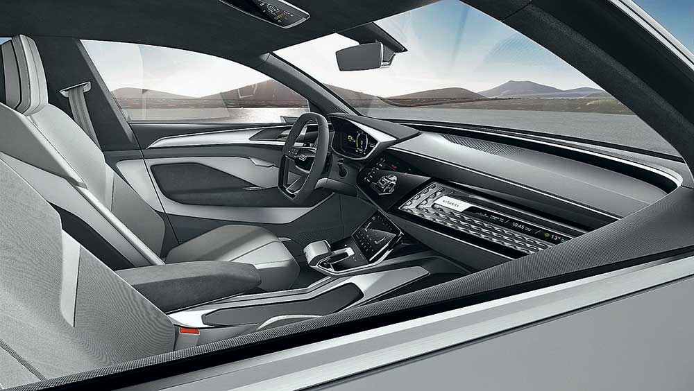 Audi e-tron Sportback Concept. На выход
