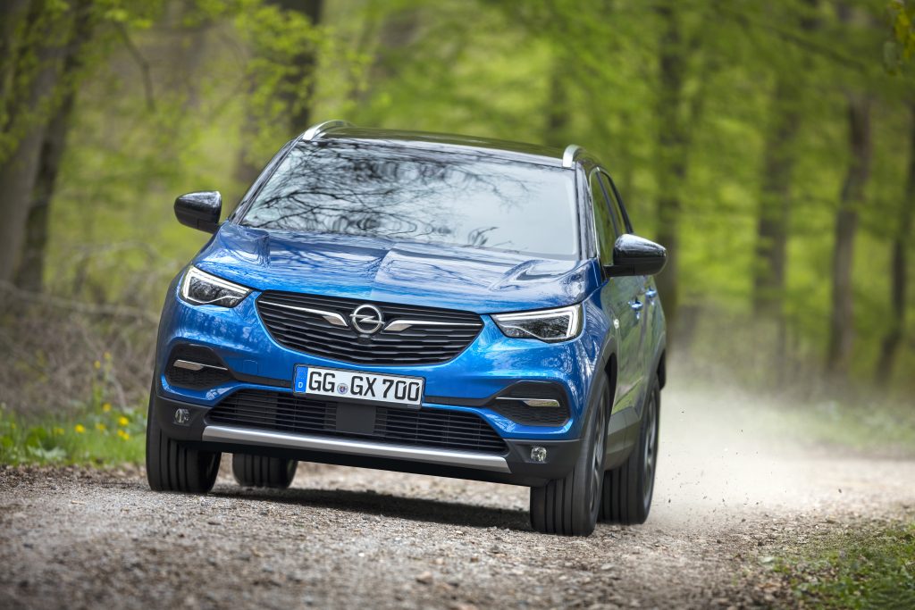 Первый тест Opel Grandland X и Zafira Life: с чем «Опель» вернулся в Россию