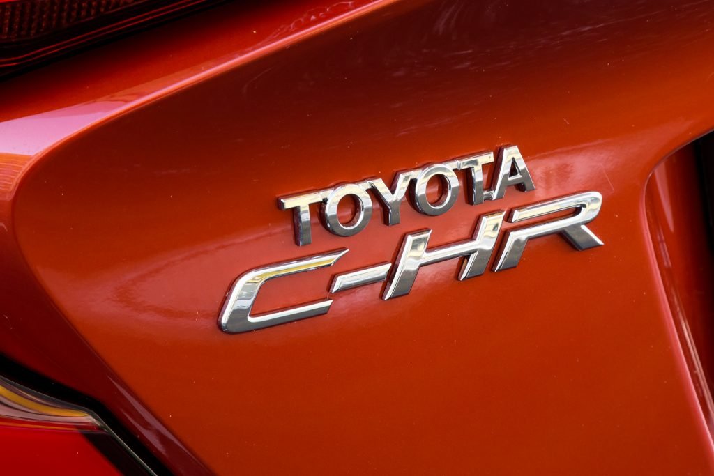 Что понравилось и нет в обновленной Toyota CH-R. Тест на эмоциях