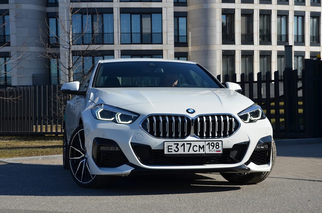 Тест самого дешевого седана BMW 2-й серии Gran Coupe. Передний привод, три цилиндра — это точно БМВ?!