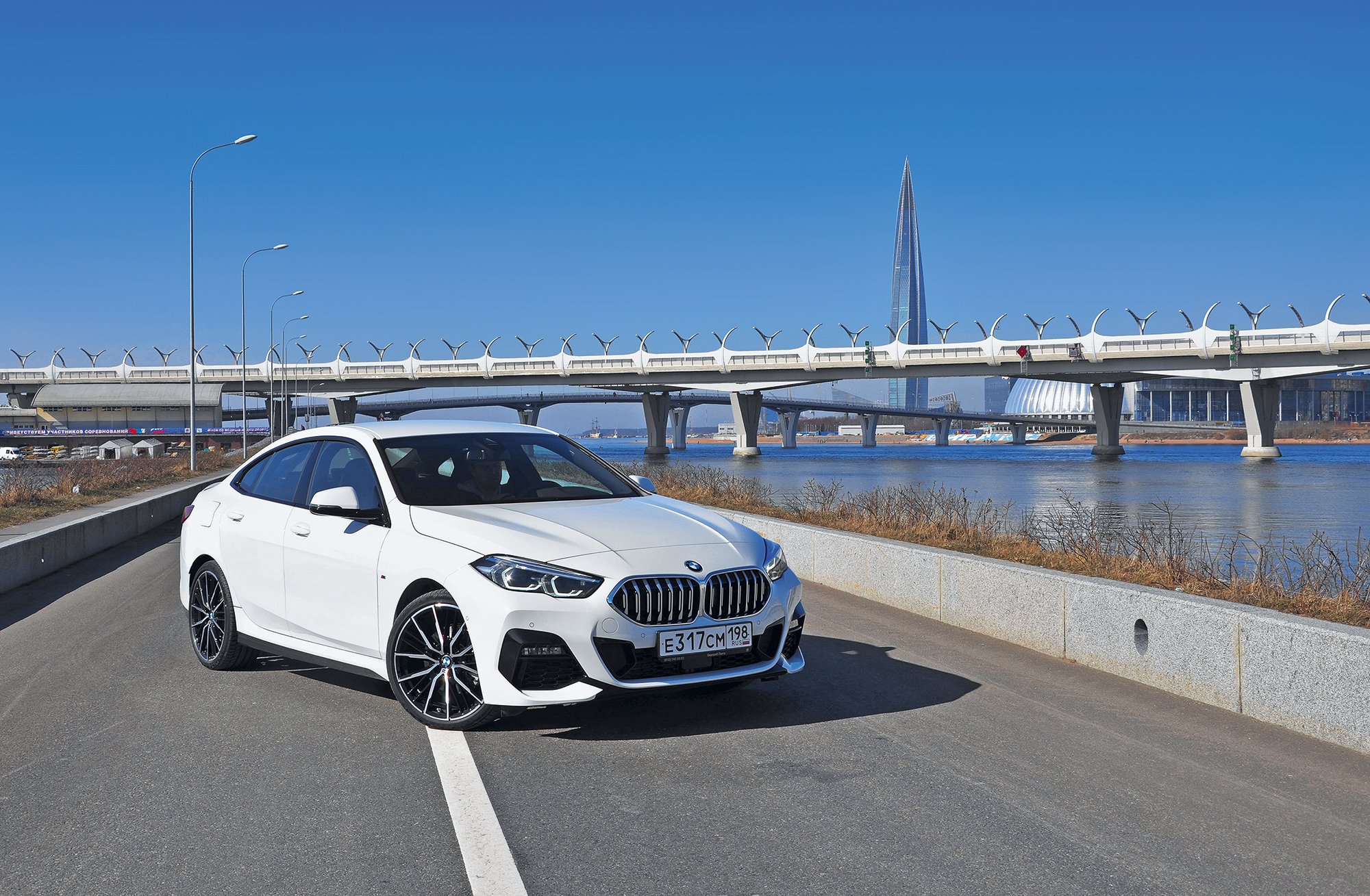 Тест самого дешевого седана BMW 2-й серии Gran Coupe. Передний привод, три цилиндра — это точно БМВ?!