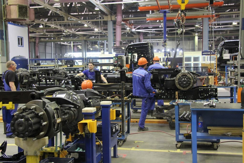 Производство грузовиков Mercedes-Benz и Fuso возобновлено