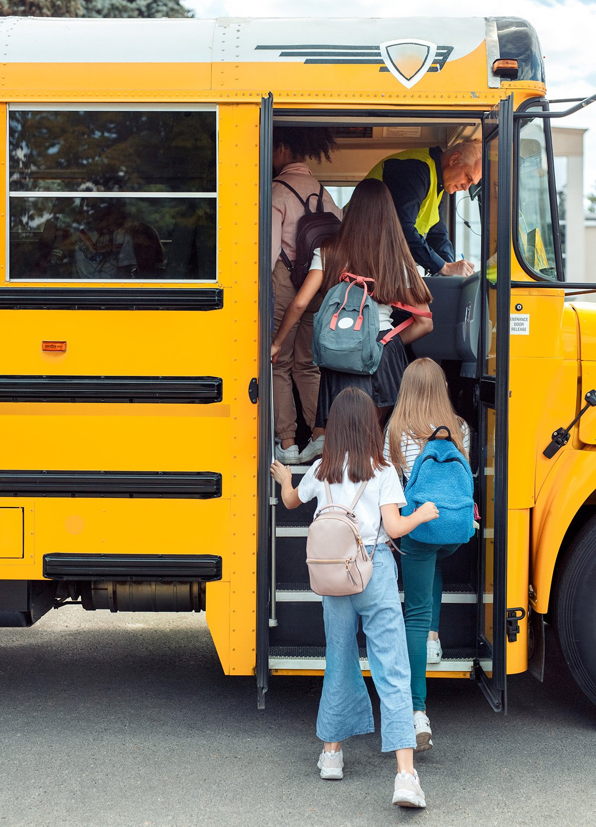 Поездка всем классом: как грамотно и безопасно организовать перевозку группы детей автобусами