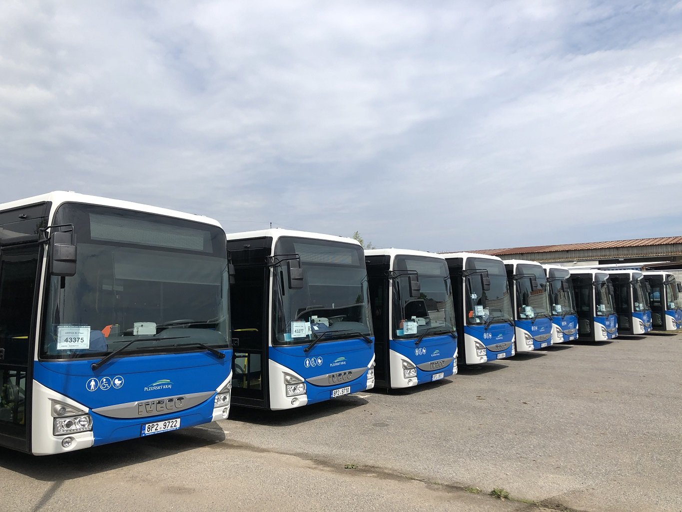 Крупная поставка: Iveco Bus передала 145 автобусов Crossway чешскому перевозчику