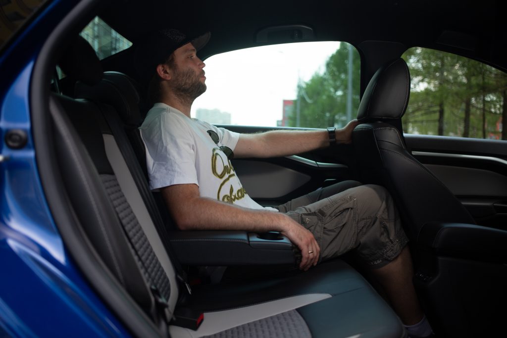 Hyundai Solaris с автоматом против Lada Vesta с вариатором: выбираем седан за миллион рублей