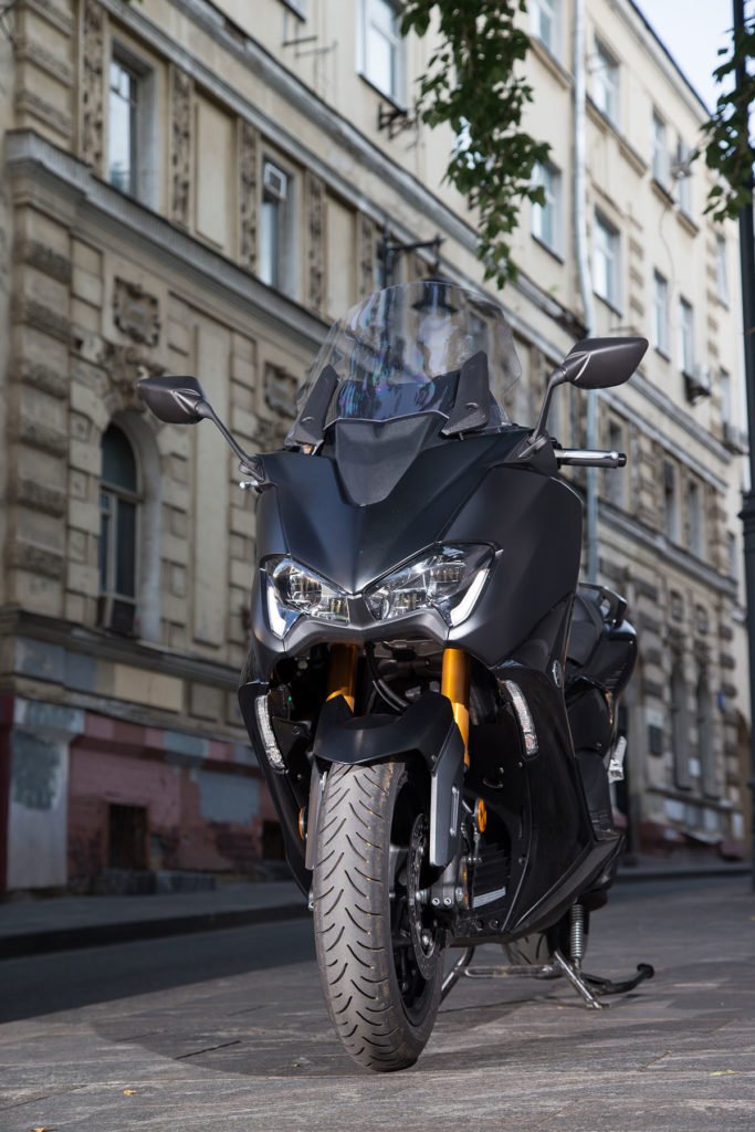 Тест Yamaha TMax DX: скутер на максималках за миллион рублей