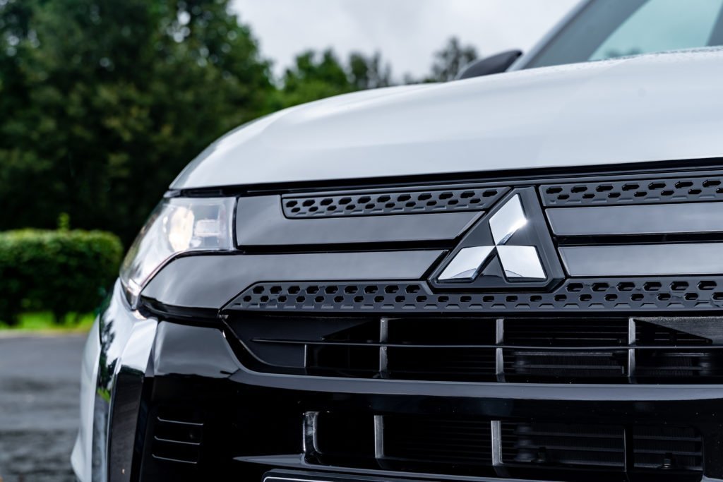 Умная «голова» и крутой полный привод: чем порадовал Mitsubishi Outlander Black Edition