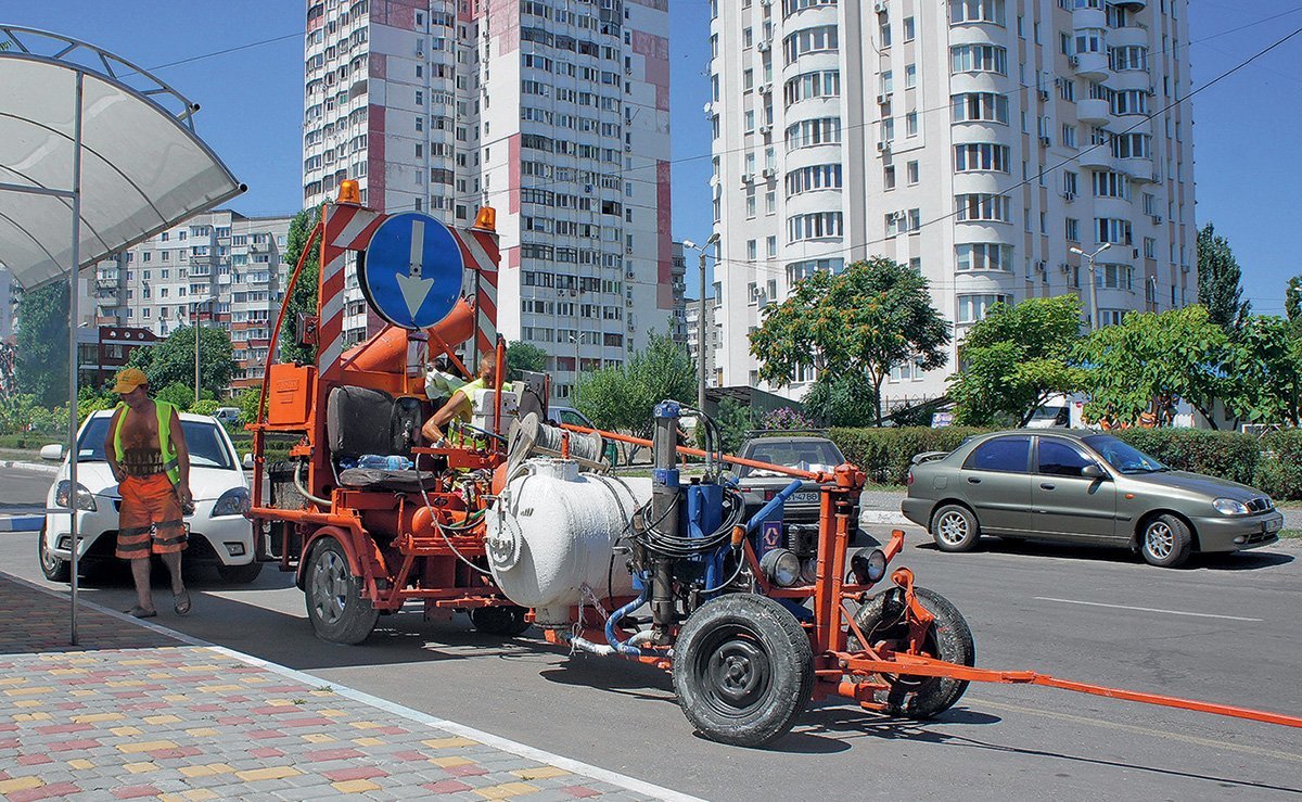 Машины для дорожной разметки: какая техника делает российские дороги безопаснее