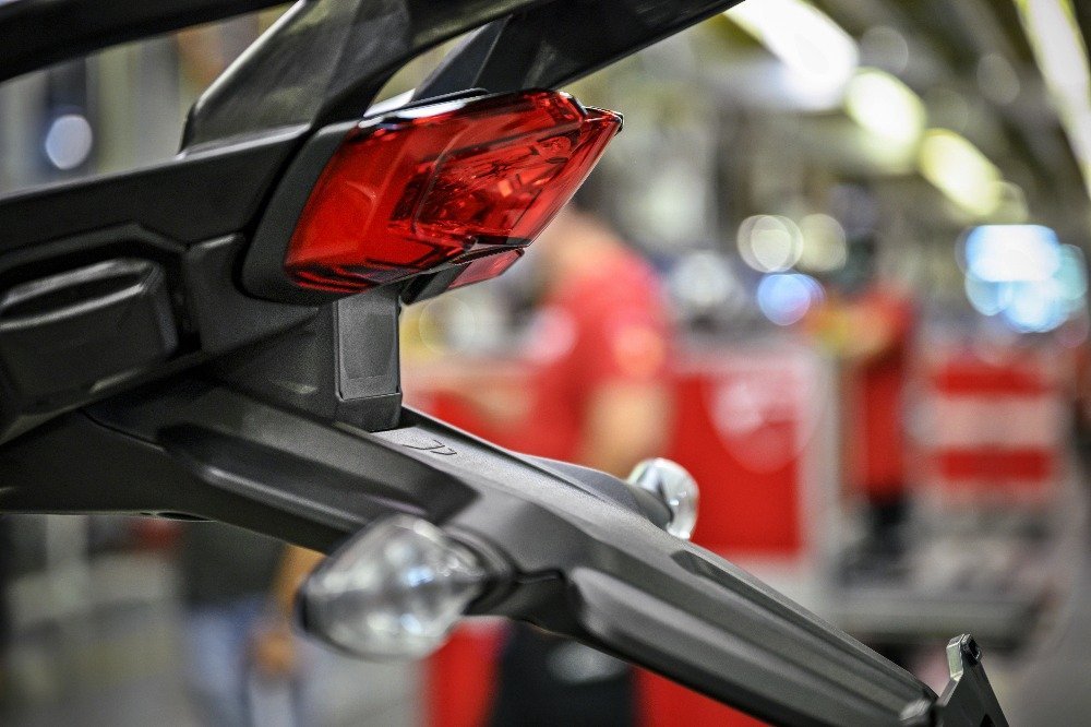 Ducati начала производство первого в мире мотоцикла с двумя радарами