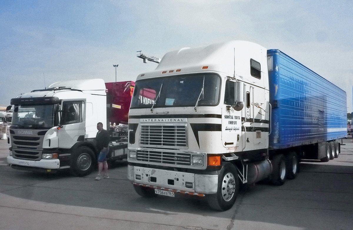 Уникальный трехосник ЗИЛ-43318ГЯ и другая автоэкзотика: что показали на Truckfest 2020