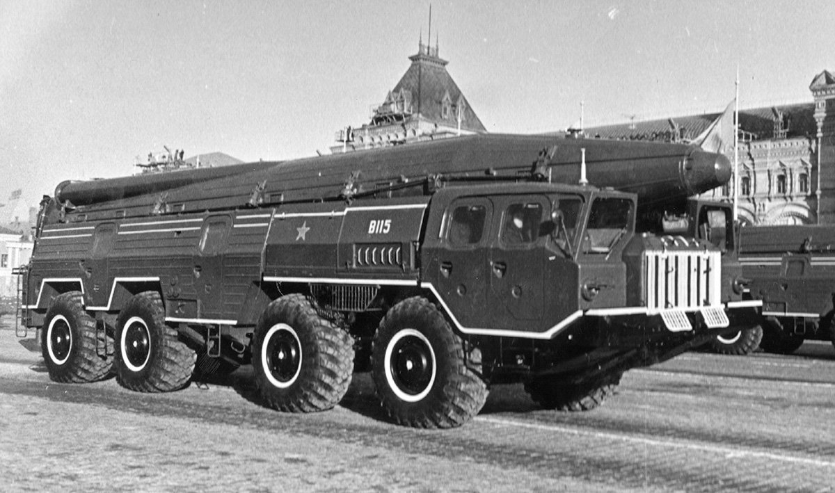 МАЗ-543 (в серии с 1964 г.) в составе пусковой установки оперативно-тактического ракетного комплекса «Темп-С». При баках 520+180 л запас хода составлял 875 км.