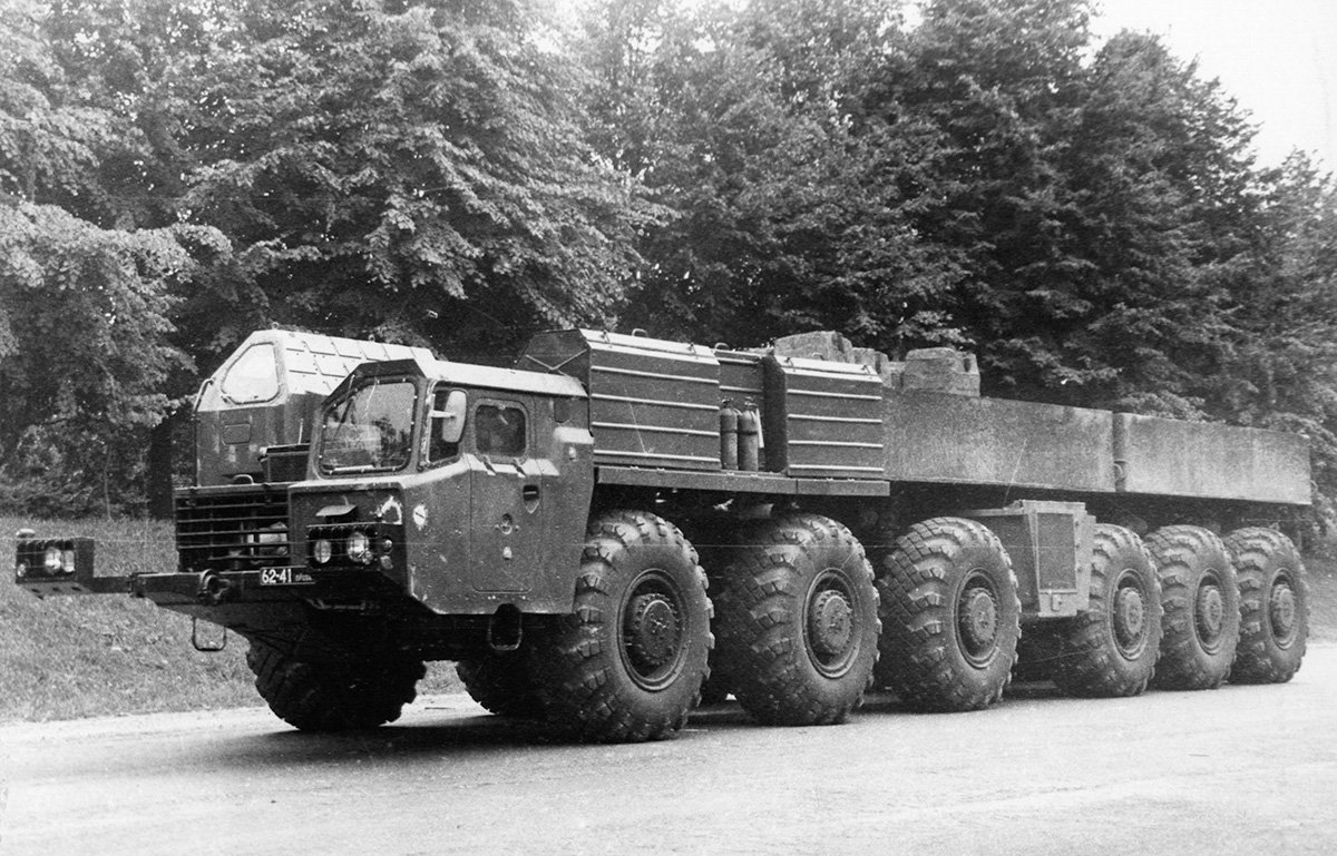 В декабре 1975 года межведомственная комиссия утвердила конструкторскую документацию шасси МАЗ-547В к серийному производству.