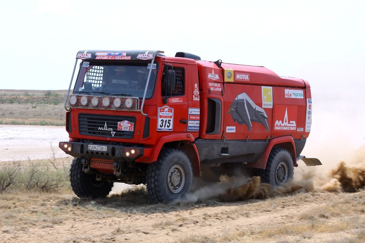 Гоночные МАЗы: как белорусские грузовики покоряли «Дакар»