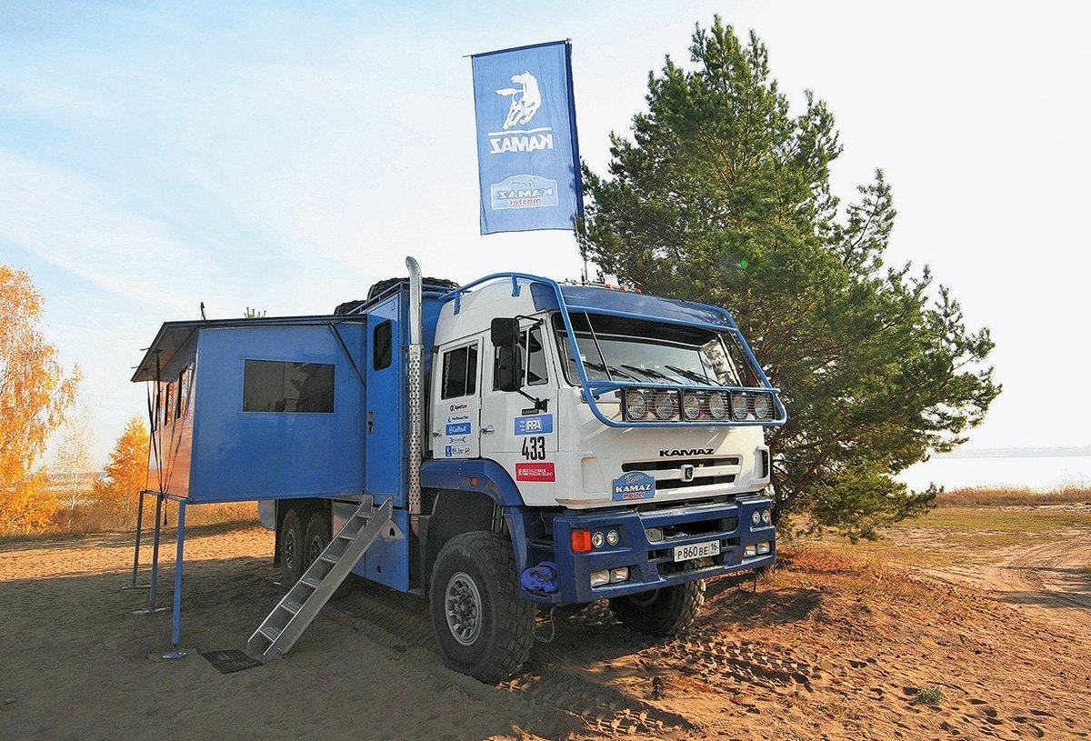 Кабина К5 и дома на колесах: как «КАМАЗ-мастер» готовится к новому «Дакару»