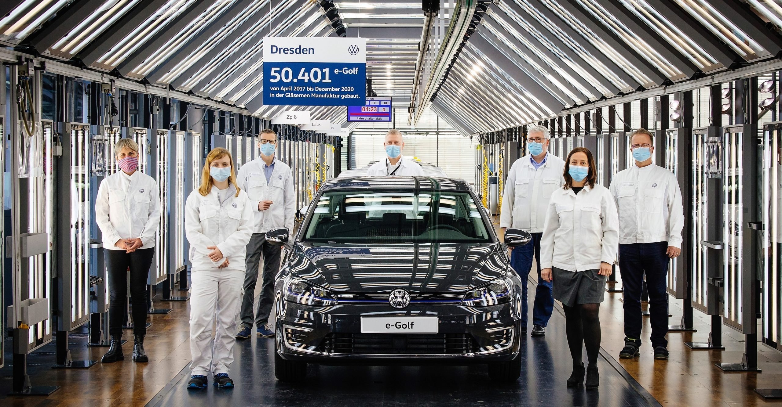 Volkswagen выпустил последний экземпляр модели e-Golf