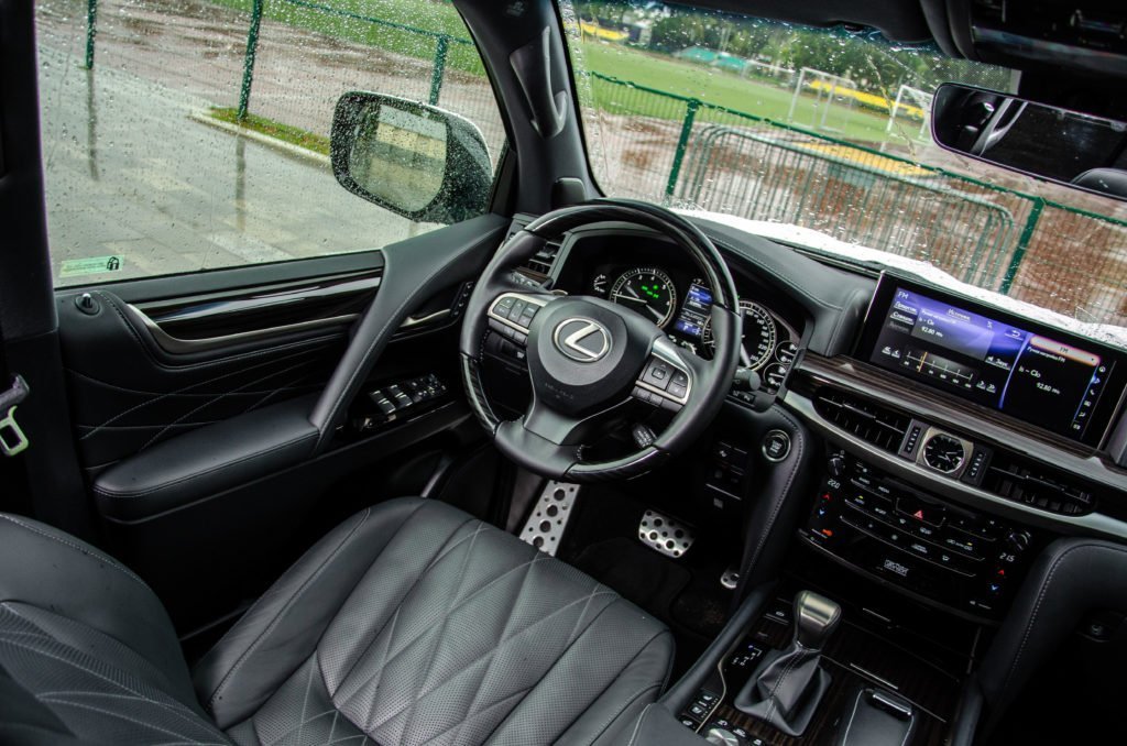 Тест самого дорогого внедорожника «Лексус»: почему Lexus LX 570 Black Vision стоит больше 8 млн рублей