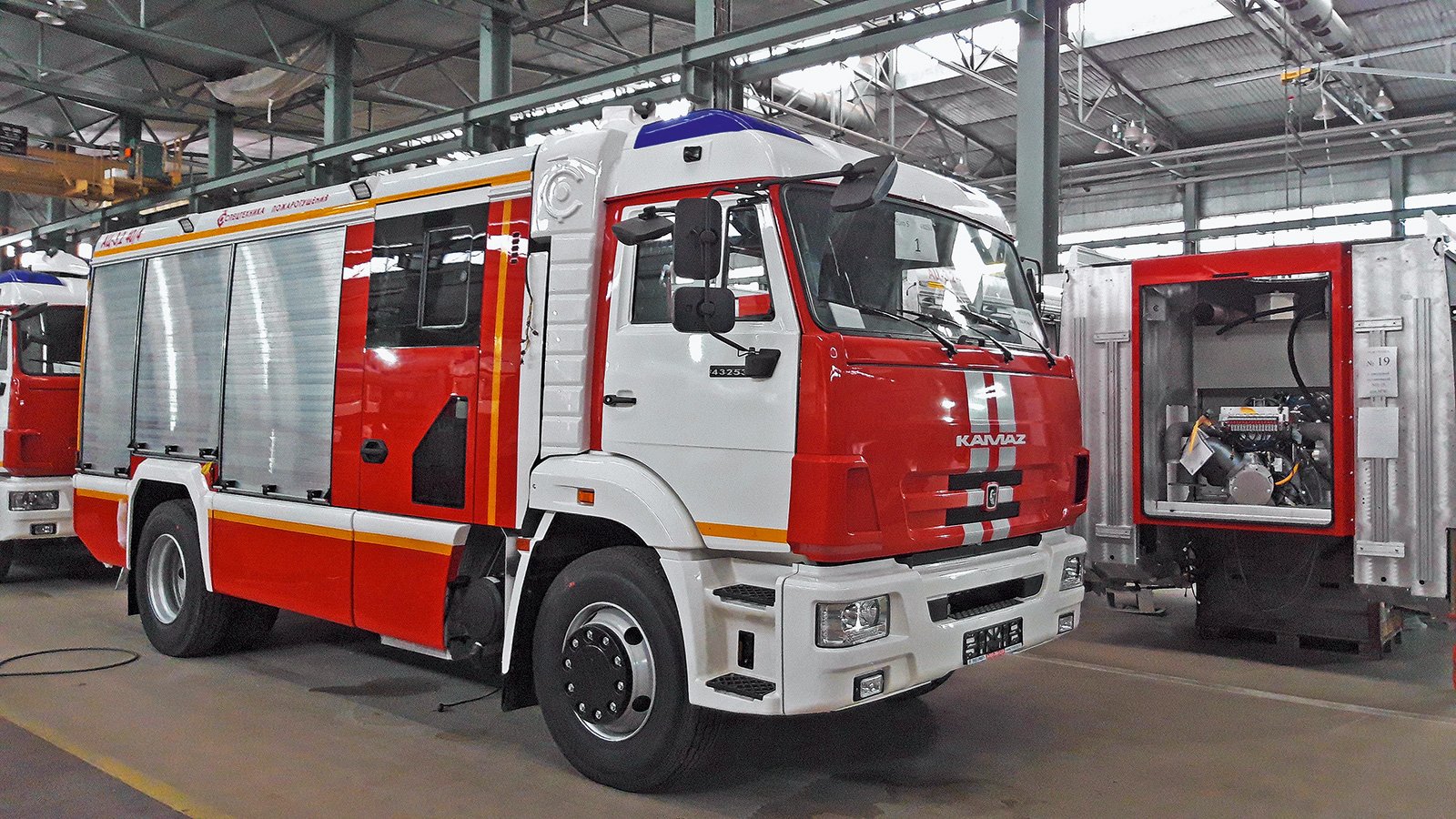 Съездил на завод «Спецтехника пожаротушения»: рассказываю, как делают пожарные машины в России