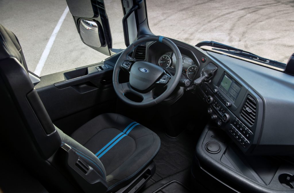 До 5000 км без дозаправки: новые грузовики Ford удивляют своими возможностями