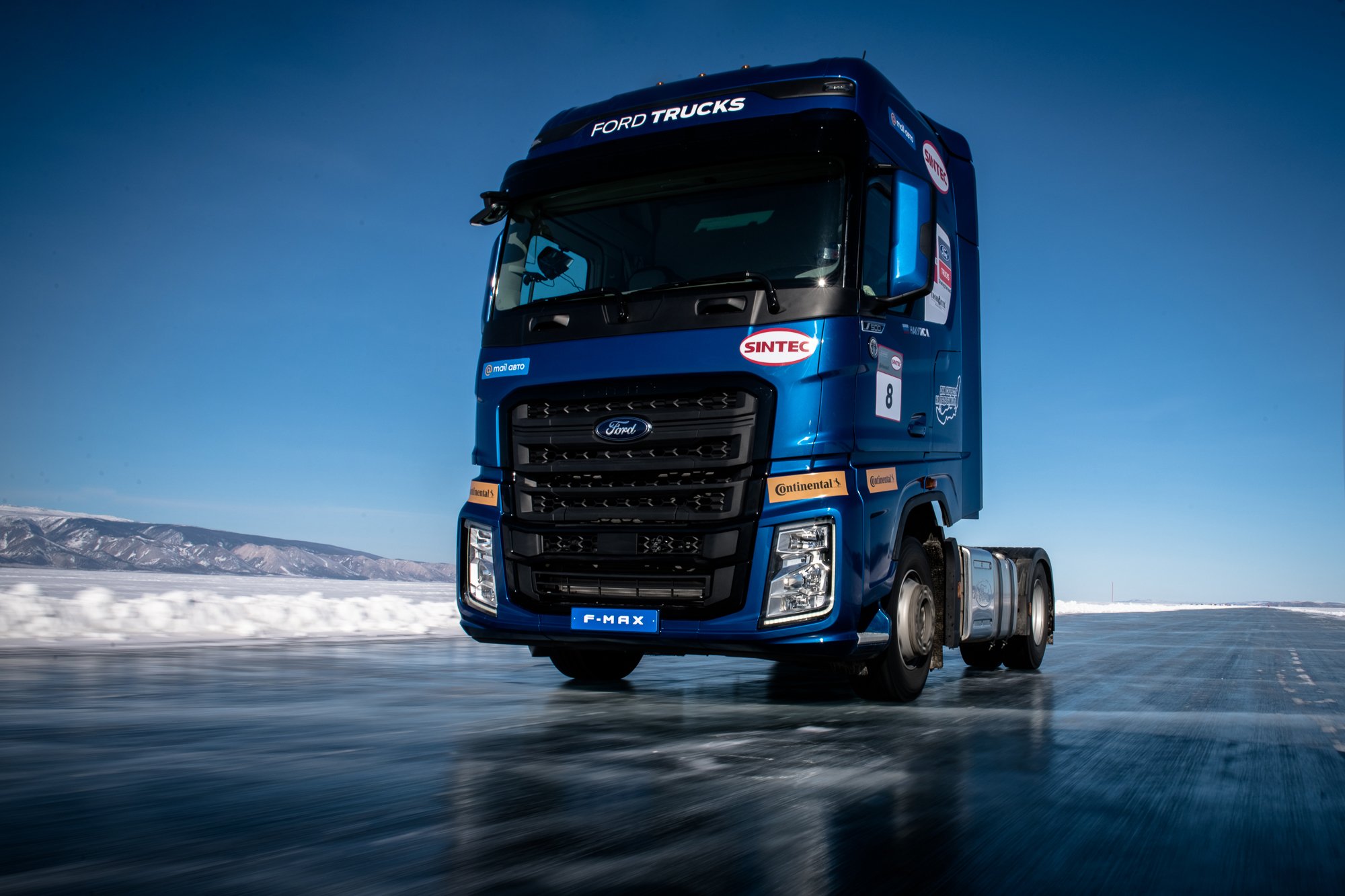 Флагманский грузовик Ford Trucks протестировали на льду Байкала