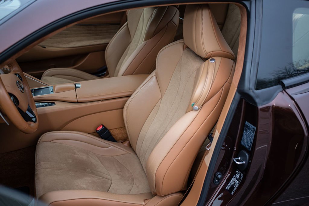 Jaguar F-Type R против Lexus LC 500. Непрактичные игрушки или идеальные спорткары на каждый день? Тест Драйв 