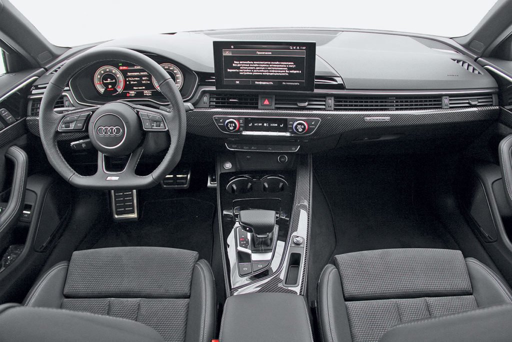 Сравнили Audi A4, Genesis G70 и Kia Stinger с полным приводом. Рассказываем, кто из них лучше и почему