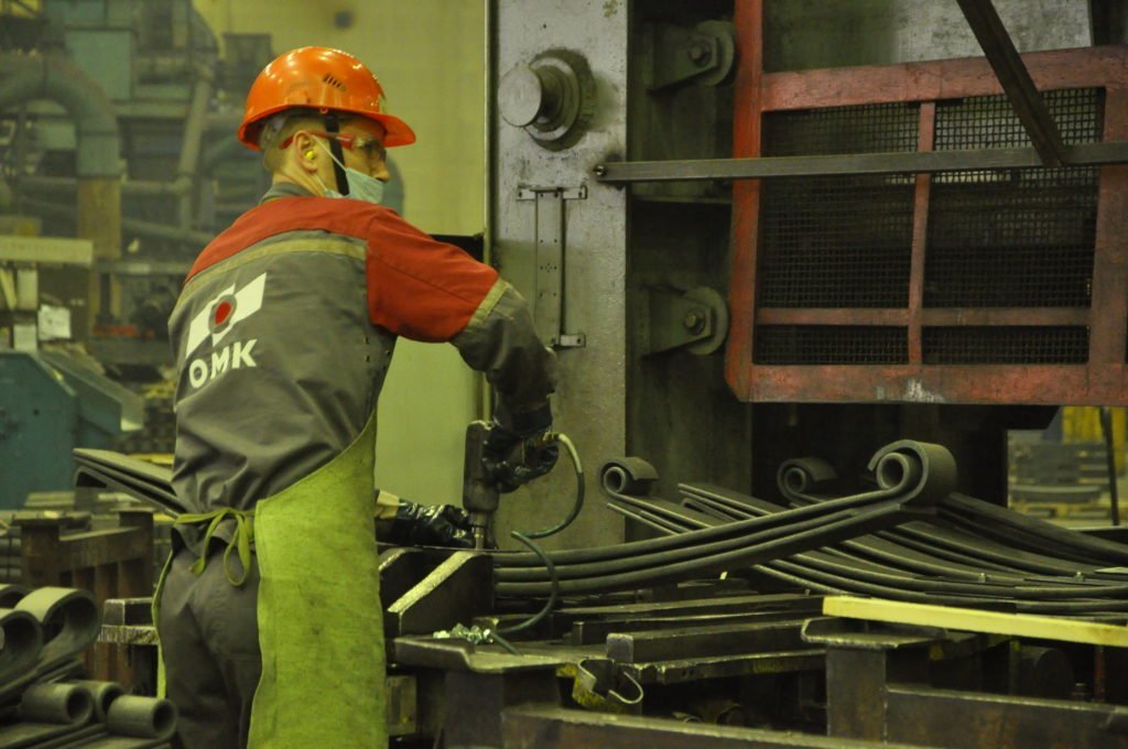 Чусовской металлургический завод выпустил 100-миллионную рессору