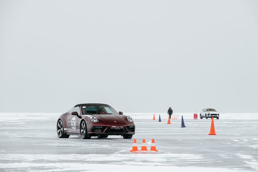«Раздал» на Porsche Taycan Turbo и 911 Targa 4S по льду Байкала: ожидания и реальность