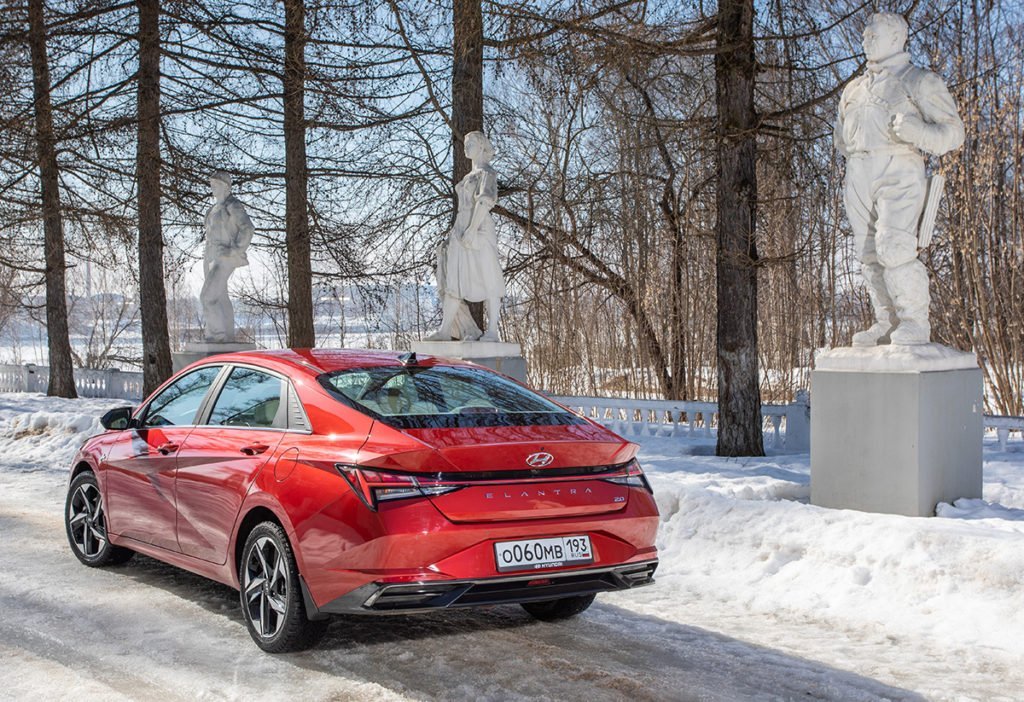Новый Hyundai Elantra: смотрится отлично, а как едет? Рассказываю про плюсы и минусы