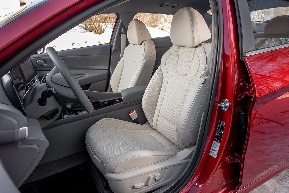 Новый Hyundai Elantra: смотрится отлично, а как едет? Рассказываю про плюсы и минусы