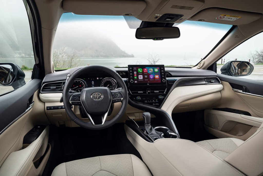 Хотели как лучше: первый тест Toyota Camry 2021. Вариатор, новые «четверки» и GR Sport