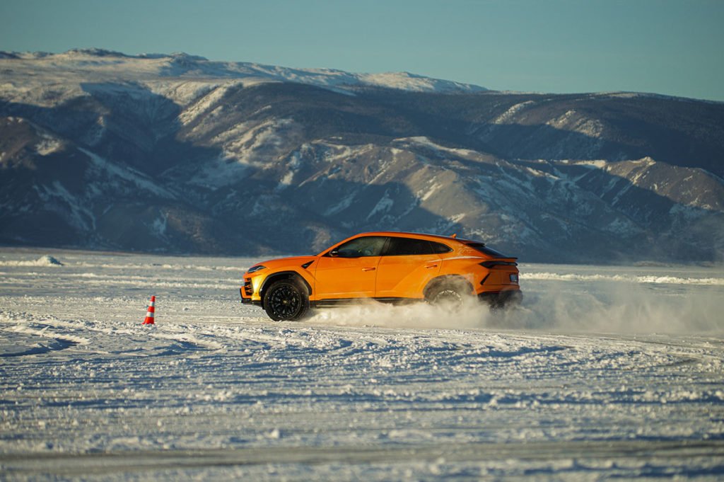 Быстрее самолёта: как я тестировал Lamborghini Urus на льду Байкала