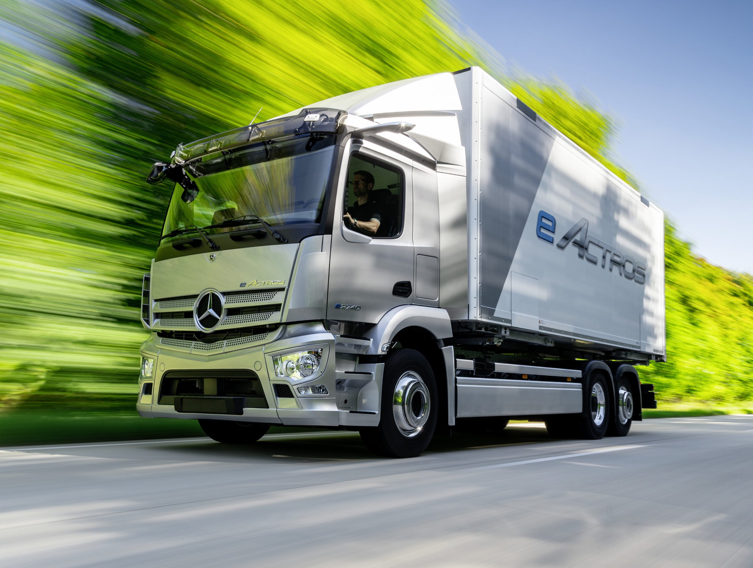 Новый грузовик для новой эры: Mercedes-Benz Trucks представил первый серийный eActros