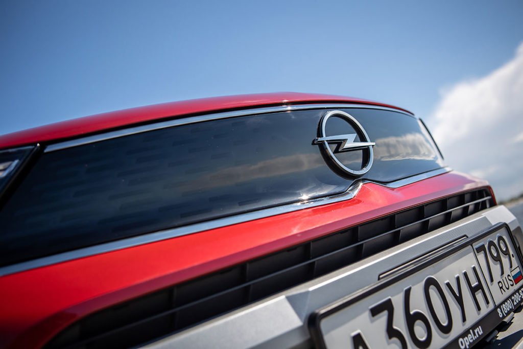 Почему Opel Crossland лишь прикидывается «немецким кроссовером». Проехал и сделал выводы