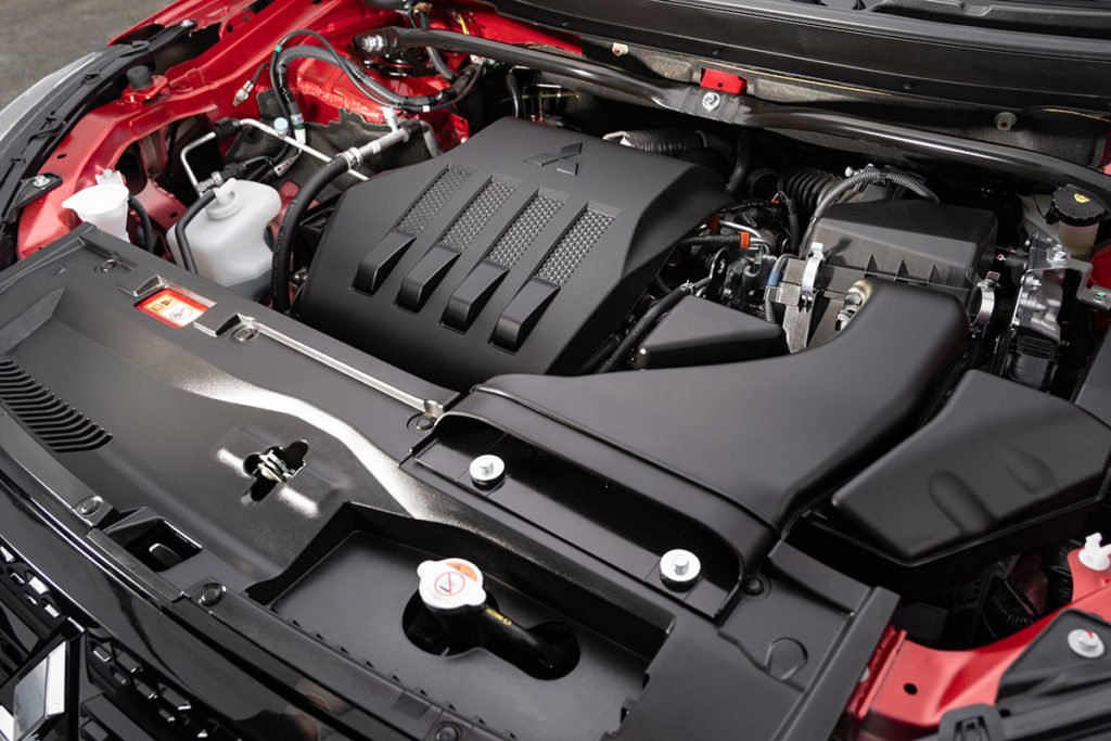 Как едет обновлённый Mitsubishi Eclipse Cross с атмосферным мотором и почему турбо лучше