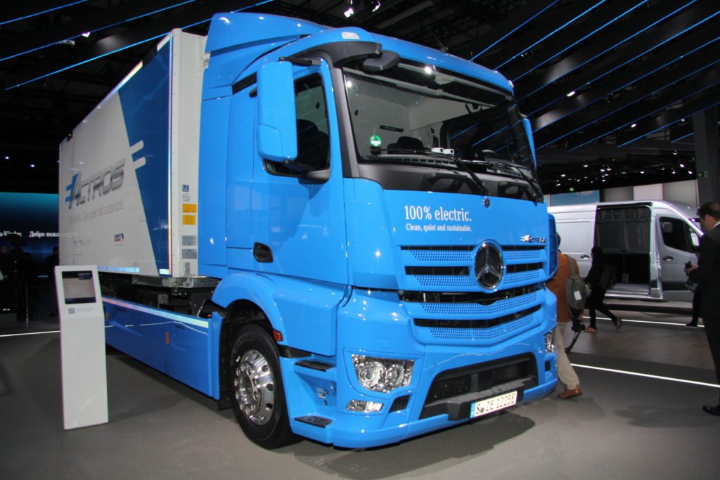 Новый грузовик для новой эры: Mercedes-Benz Trucks представил первый серийный eActros