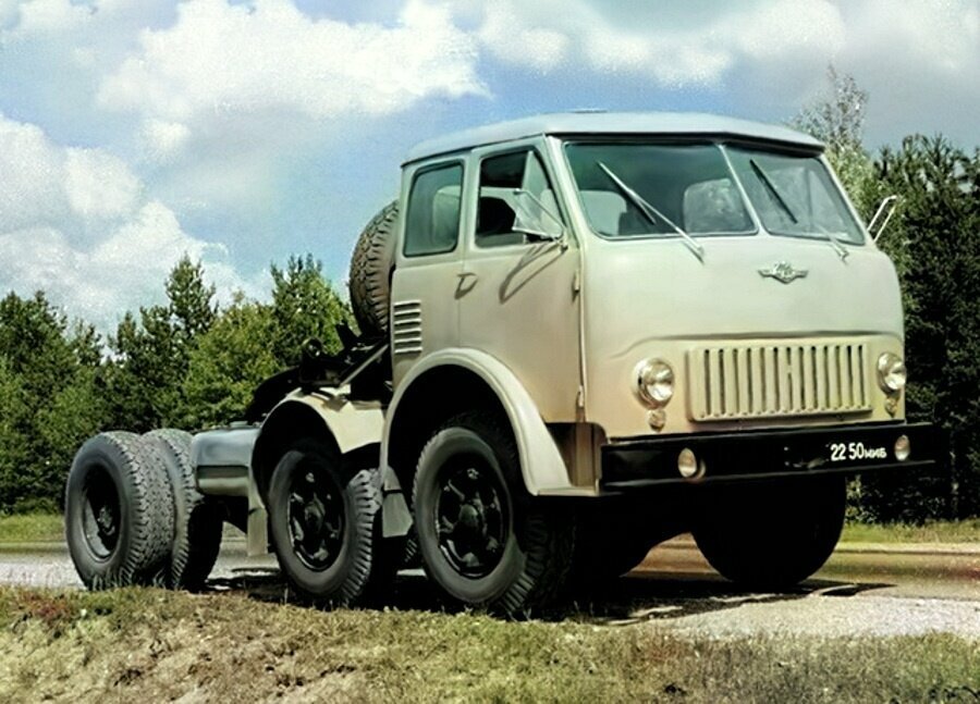 «Грузовик наоборот». История МАЗ-520В – уникального тягача с двумя управляемыми осями