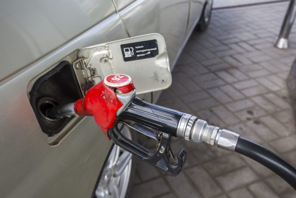 Цена 92-го бензина в России обновила исторический максимум