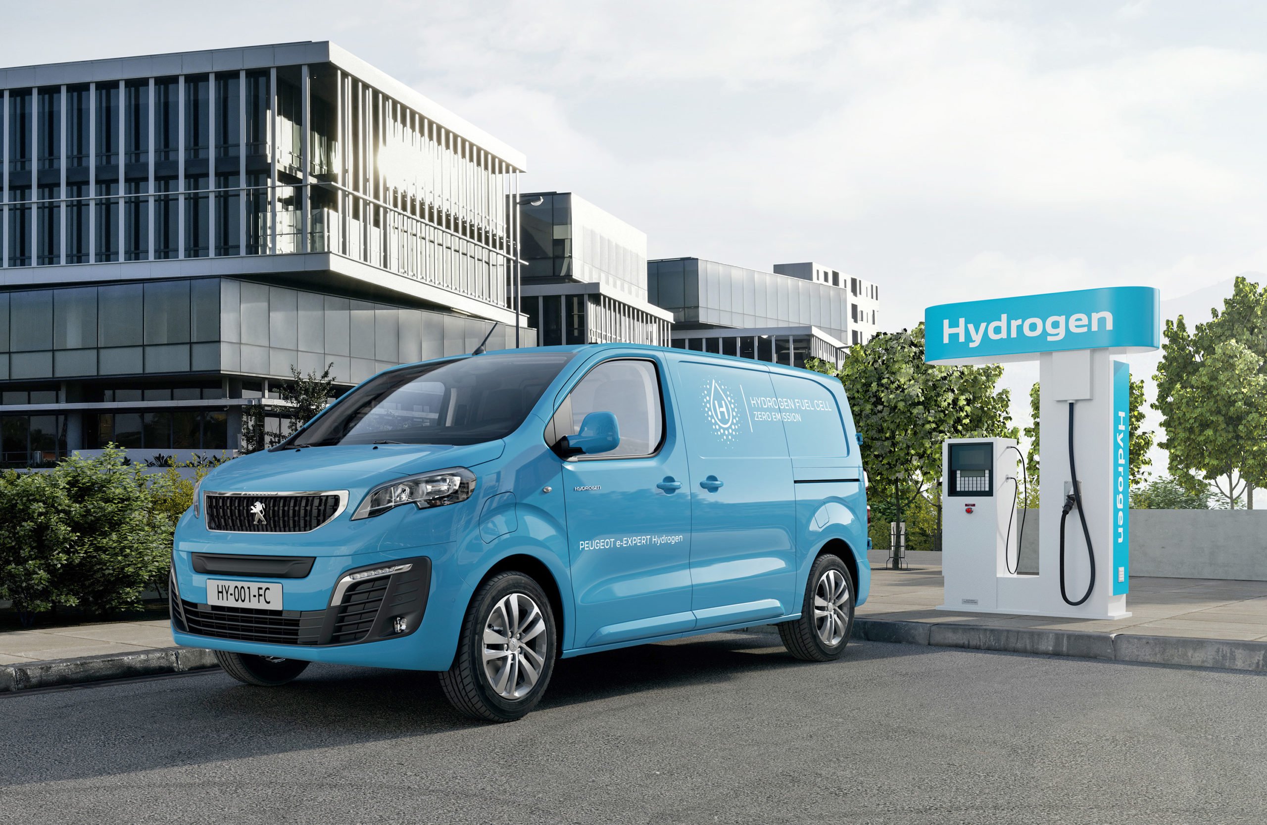 Фургон Peugeot Expert с необычной начинкой: водород вместо солярки, заправка за три минуты и дальность хода 400 км