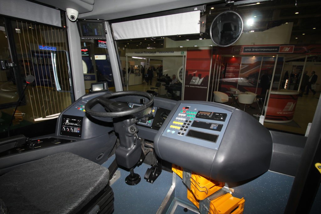Водителей грузовиков и автобусов ждет тотальный контроль: системы мониторинга будут следить за каждым