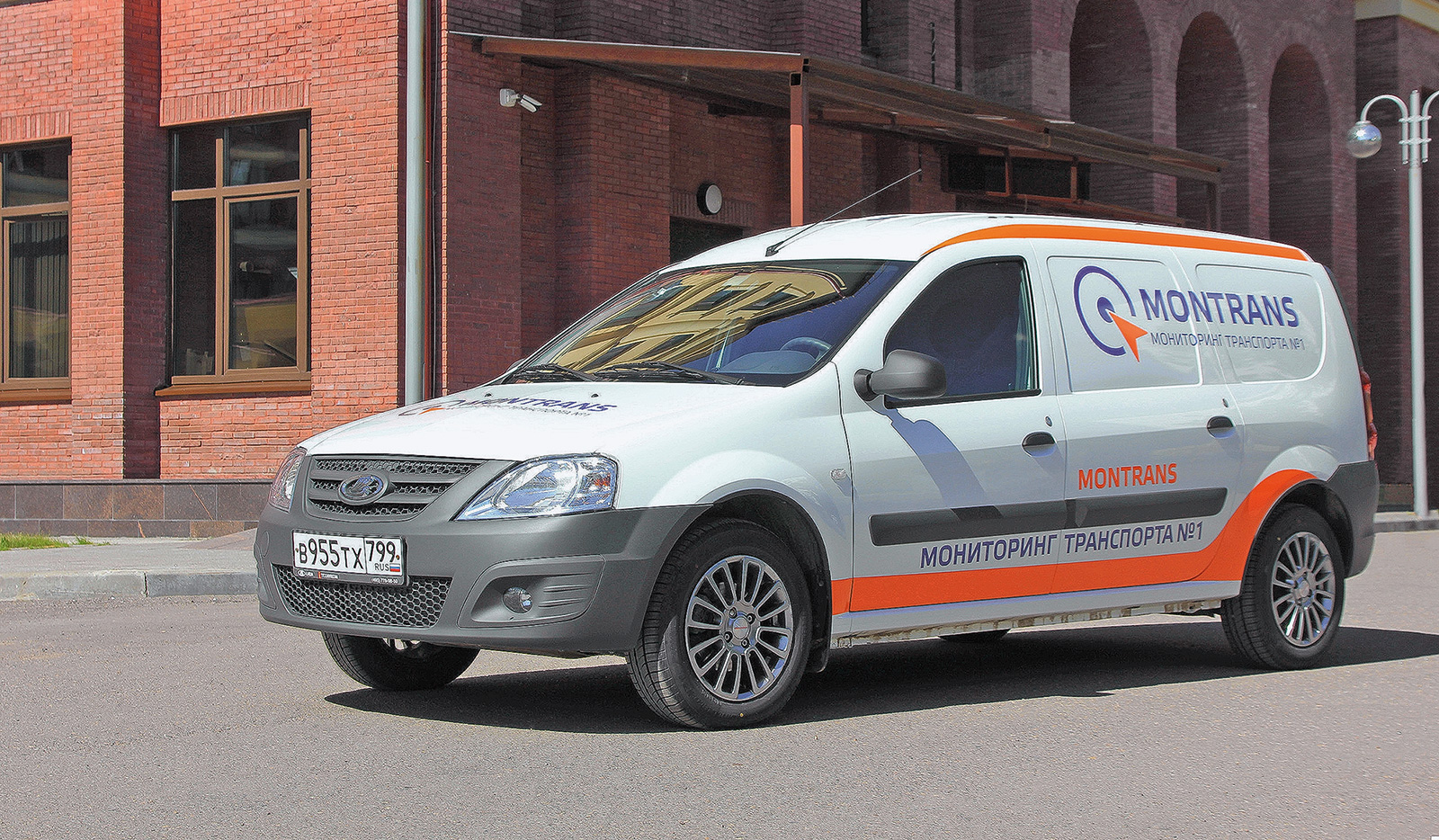 Поставили на «Ларгус» систему контроля водителя Montrans DVR за 80 000 рублей. Рассказываем, зачем она нужна