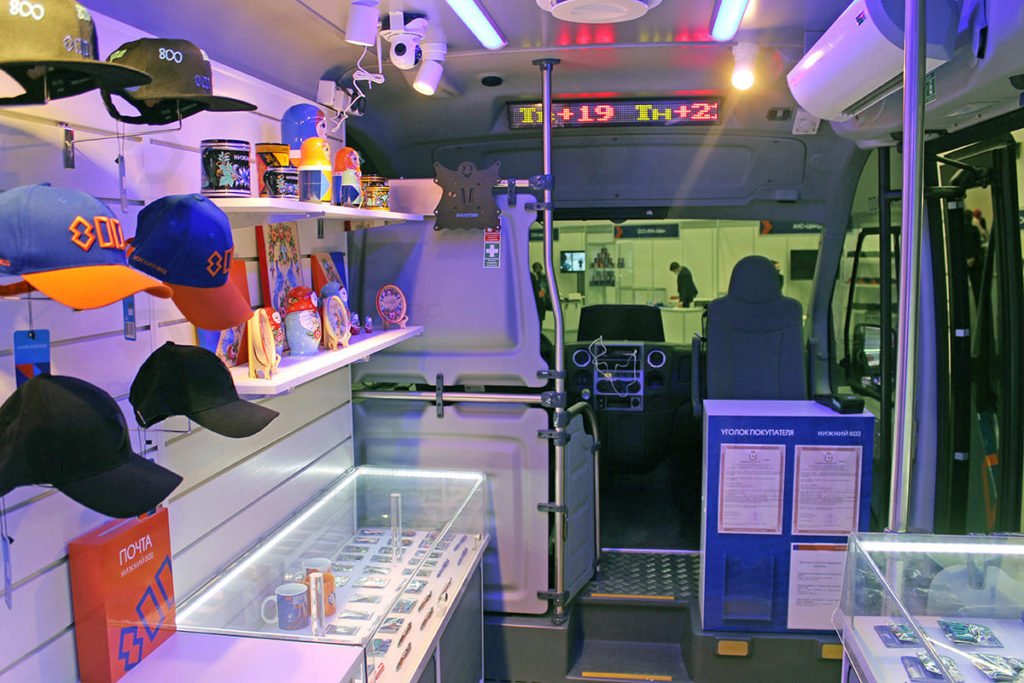 Витрина, холодильник, банкомат: обзор автолавок на базе российских фургонов
