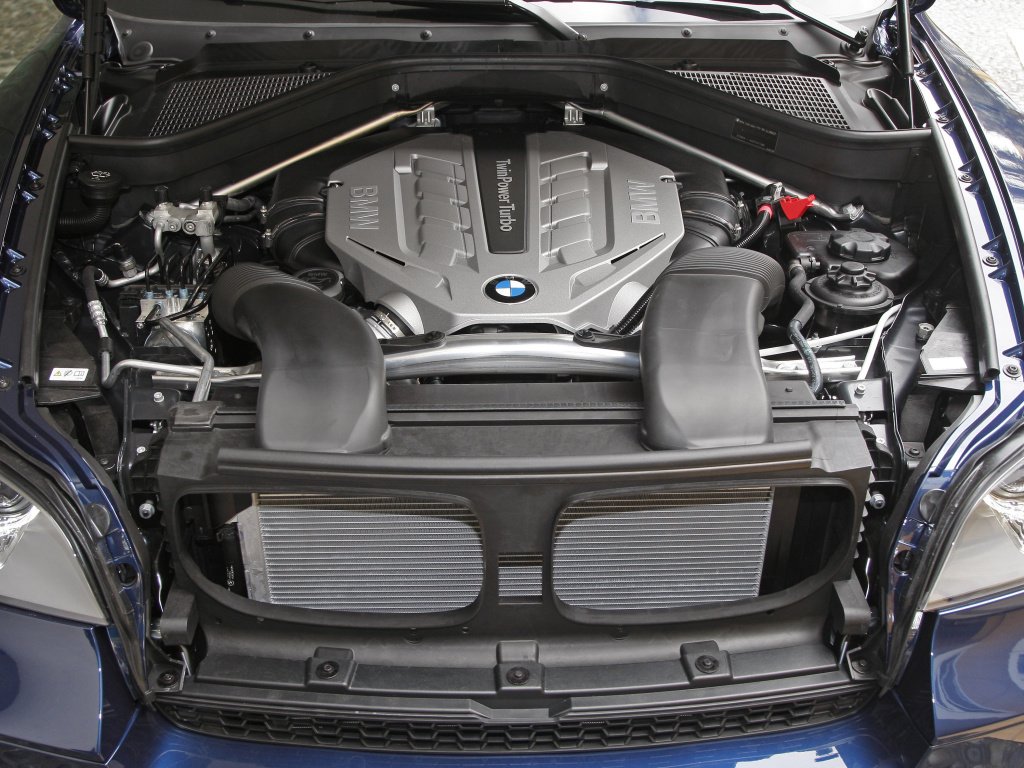 Дешевый BMW X5 с большим пробегом: стоит брать или бежать без оглядки?