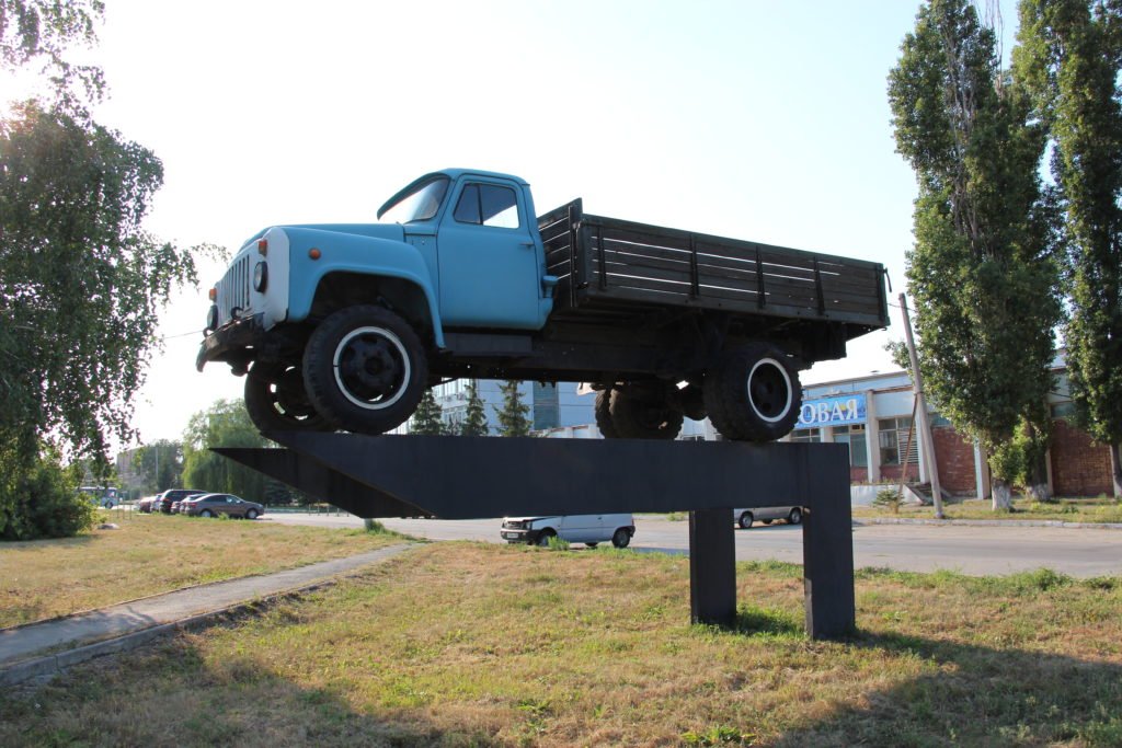 Памятник «Газону» в Тольятти: почему он здесь появился и что с ним не так?