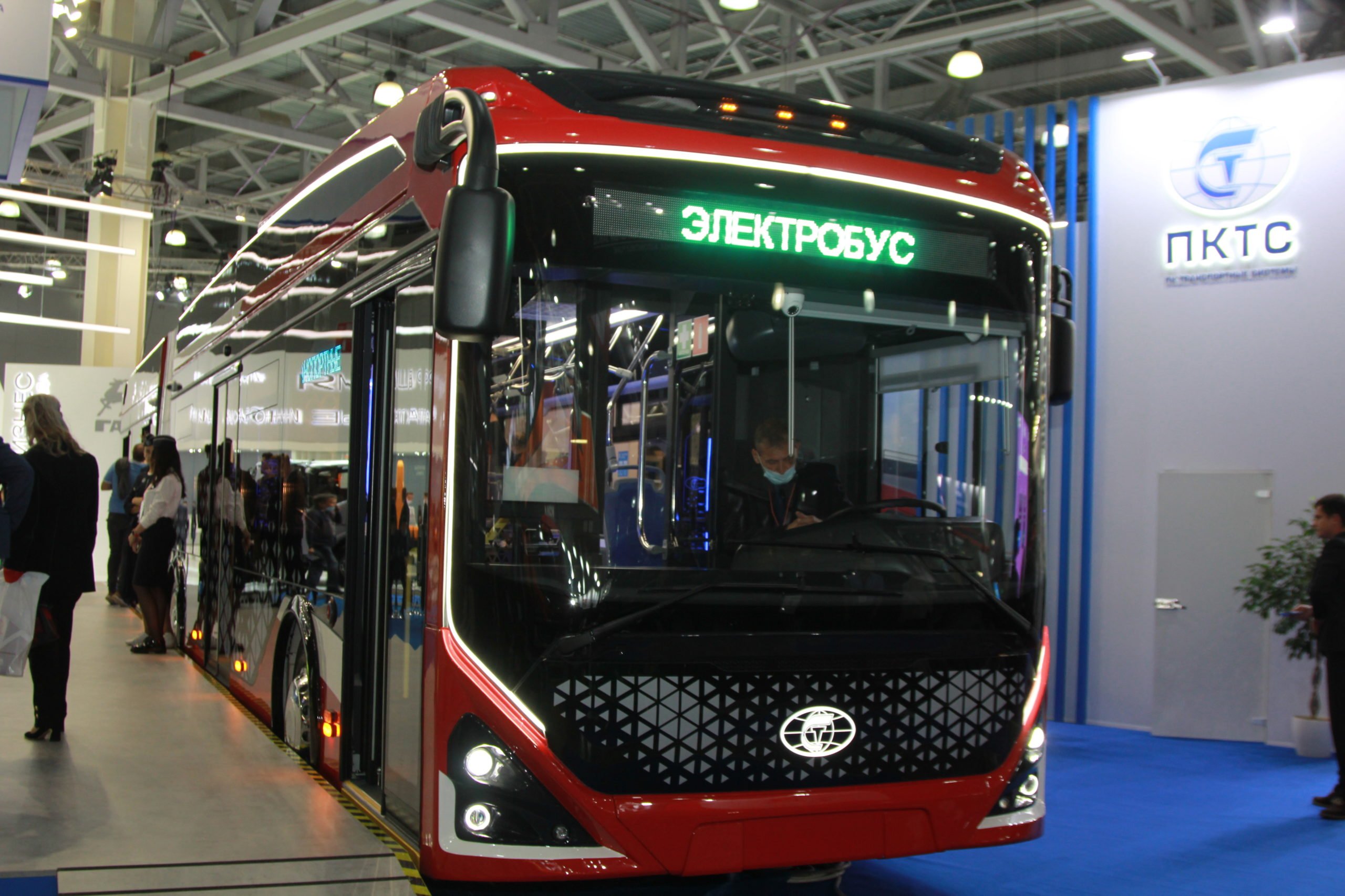 «Пионер» и гармошка: представлен первый в России сочлененный электробус
