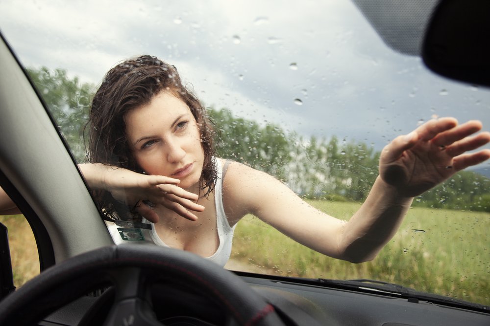 Антидождь для автомобиля: как выбрать и на что обращать внимание при покупке
