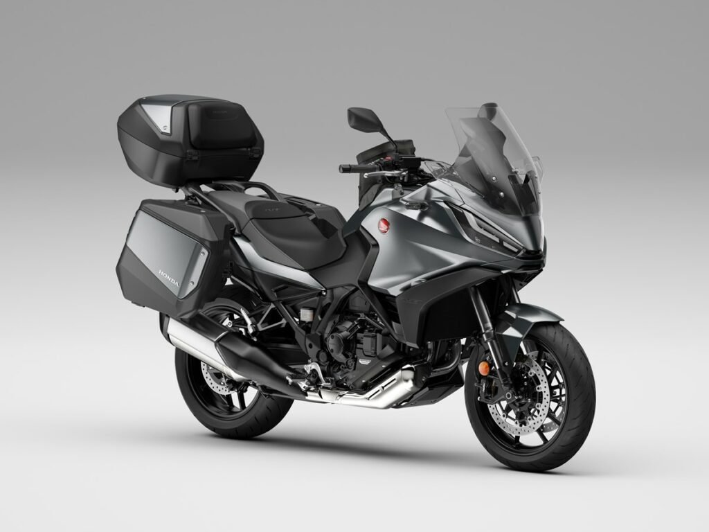 Honda представила новый туристический мотоцикл NT1100