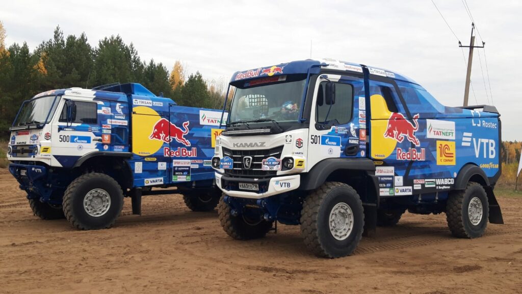 «КАМАЗ-мастер»: какие грузовики и гонщики поедут на ралли «Дакар 2022»