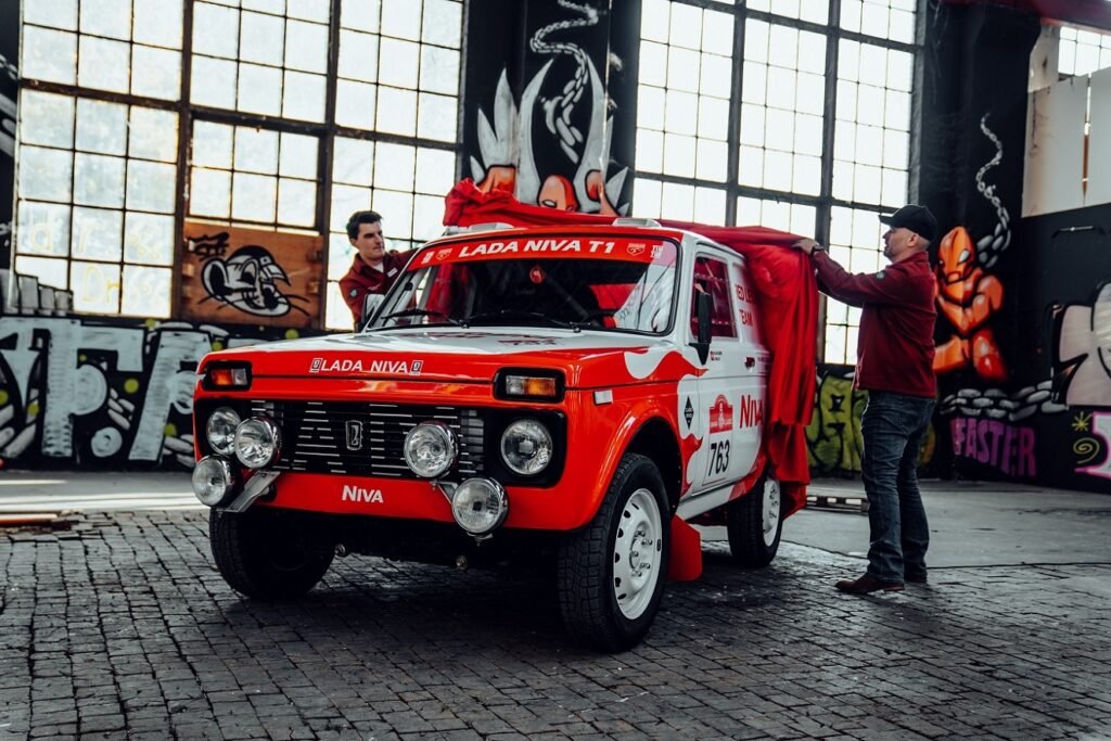 В Швейцарии представили гоночный внедорожник для «Дакара», который сделали из «Нивы» 1984 года
