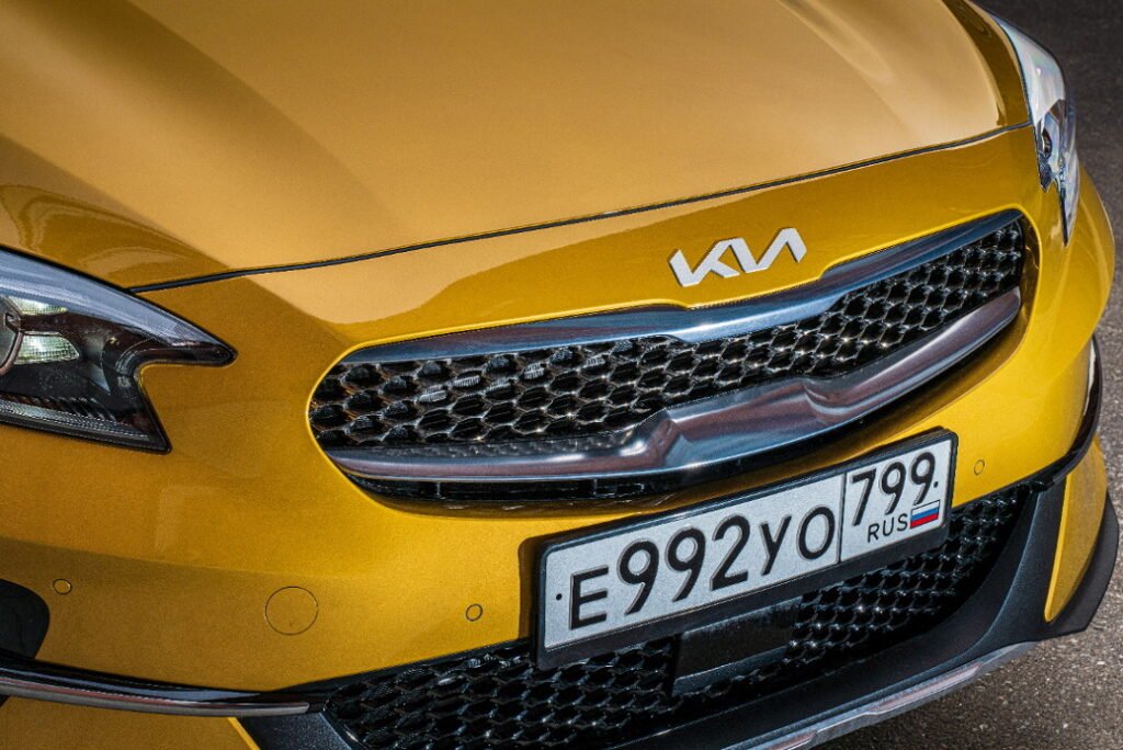 В России стартуют продажи обновленного Kia XСeed: названы цены